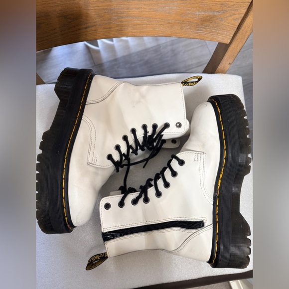 Dr. Martens Jadon Smooth Leather Platform Boots women size 7 - Picture 7 of 10